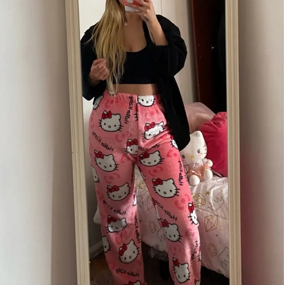 Hello Kitty Sherpa Pajama Pants - Picture 14 of 15
